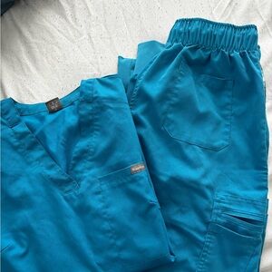 Niaahinn women’s scrub set